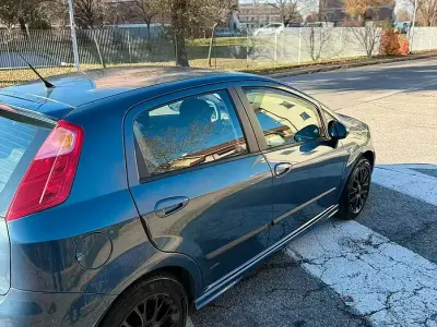 Usata Fiat Grande Punto 65 CV (47 kW) 2007 Bluazzurro Utilitaria