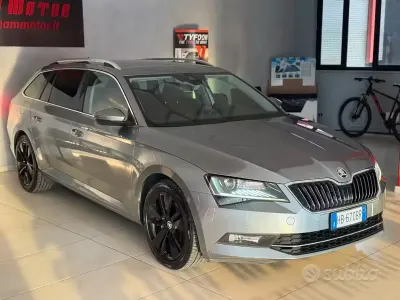 Usata Skoda Superb Style 150 CV (110 kW) 2015 Grigio Station wagon