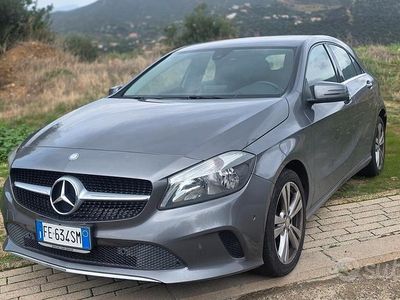 Usata Mercedes A180 109 CV (80 kW) 2015 Grigio Berlina
