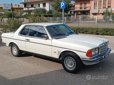 Usata Mercedes 230 136 CV (100 kW) 1980 Bianco Berlina