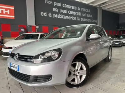 Usata VW Golf VI Comfortline 105 CV (77 kW) 2010 Argento Utilitaria
