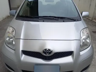 Usata Toyota Yaris 69 CV (50 kW) 2009 Grigio Utilitaria