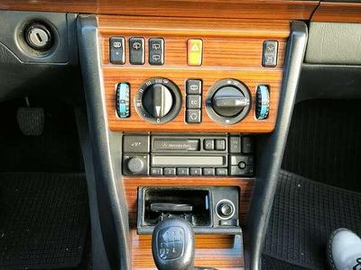 Usata Mercedes E200 136 CV (100 kW) 1995 Argento Station wagon