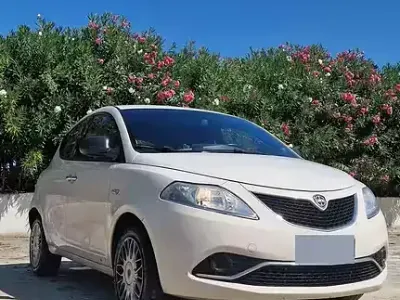 Usata Lancia Ypsilon 95 CV (69 kW) 2016 Utilitaria