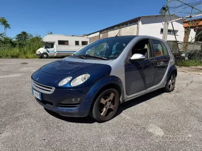 Usata Smart ForFour Pulse 68 CV (50 kW) 2006 Blu Utilitaria