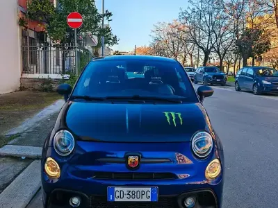 Begagnad Abarth 595 165 HK (121 kW) 2021 Blå Sedan