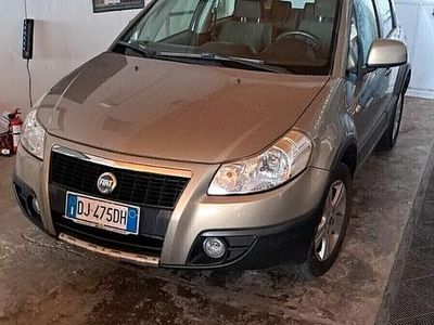 Usata Fiat Sedici 107 CV (78 kW) 2007 Oro SUV