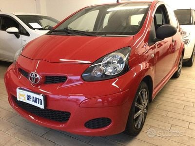 Usata Toyota Aygo 68 CV (50 kW) 2009 Rosso Utilitaria