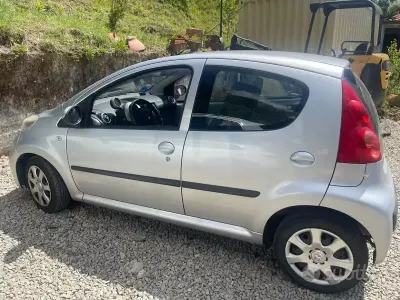 Usata Peugeot 107 68 CV (50 kW) 2011 Grigio Utilitaria