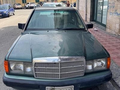 Usata Mercedes 190 109 CV (80 kW) 1990 Verde Berlina