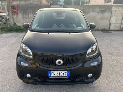 Begagnad Smart ForFour 71 HK (52 kW) 2019 Svart Halvkombi