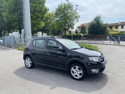 Usata Dacia Sandero Stepway 90 CV (66 kW) 2016 Grigio Berlina