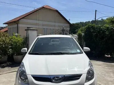 Usata Hyundai i20 100 CV (73 kW) 2011 Bianco Utilitaria