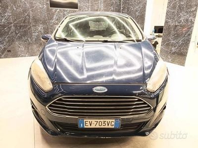 Usata Ford Fiesta Titanium 95 CV (69 kW) 2015 Blu Berlina
