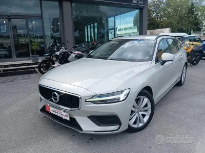 Usata Volvo V60 Business Edition 150 CV (110 kW) 2019 Beige Station wagon