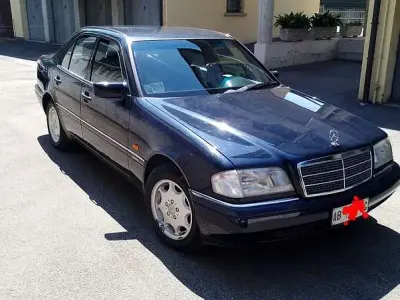 Usata Mercedes C180 Elegance 122 CV (89 kW) 1995 Blu Berlina