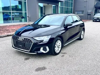 Käytetty Audi A3 Advanced 150 HP (110 kW) 2023 Musta Sedan