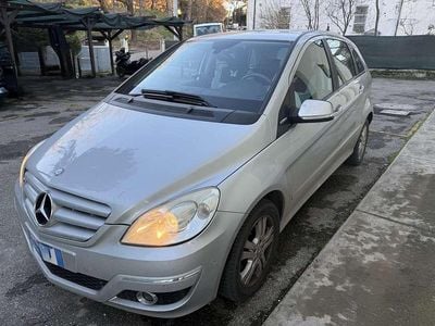 Usata Mercedes B180 116 CV (85 kW) 2010 Argento Monovolume
