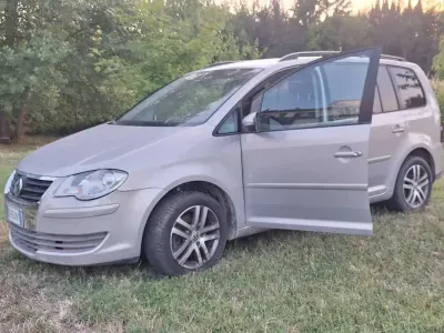 Usata VW Touran Trendline 150 CV (110 kW) 2009 Argento Monovolume