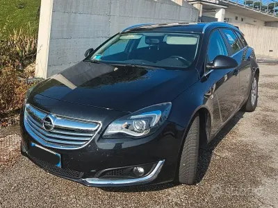 Usata Opel Insignia 140 CV (102 kW) 2014 Nero Station wagon