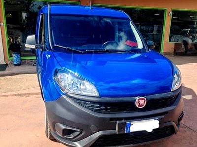 Usata Fiat Doblò 90 CV (66 kW) 2022 Blu Monovolume