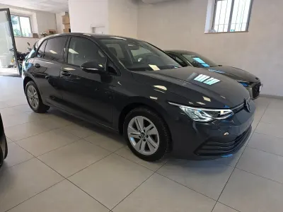 Usata VW Golf VIII Life 115 CV (84 kW) 2021 Grigio Berlina