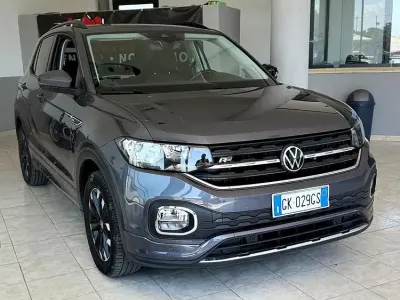 Usata VW T-Cross R-line 95 CV (69 kW) 2022 Grigio SUV