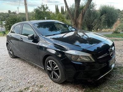 Usata Mercedes A180 Premium 109 CV (80 kW) 2016 Nero Utilitaria