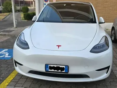 Usata Tesla Model Y 152 kW (208 CV) 2025 SUV