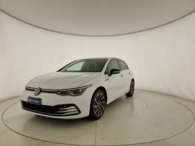 Usata VW Golf VII Style 130 CV (95 kW) 2021 0q pure white Utilitaria