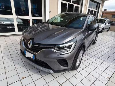 Usado Renault Captur 116 CV (85 kW) 2021 Gris SUV