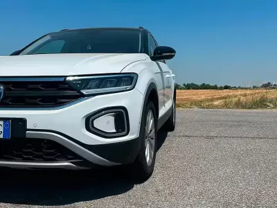 Usata VW T-Roc 150 CV (110 kW) 2023 Bianco SUV