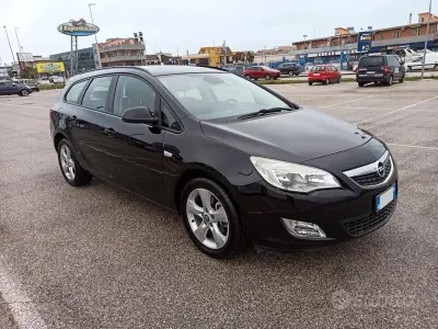 Occasion Opel Astra Cosmo 110 ch (80 kW) 2011 Noir Break