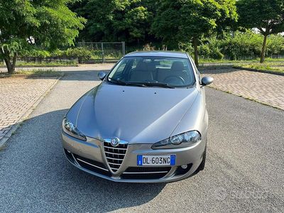 Usata Alfa Romeo 147 Distinctive 120 CV (88 kW) 2008 Grigio Utilitaria