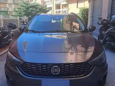Usata Fiat Tipo Lounge 120 CV (88 kW) 2017 Grigio Station wagon