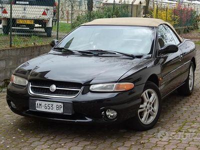 Usata Chrysler Stratus 133 CV (97 kW) 1996 Blu Cabrio