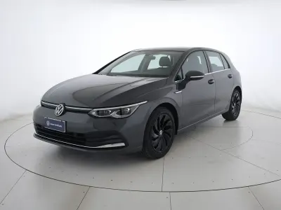 Usata VW Golf VIII Style 150 CV (110 kW) 2020 Dolphin grey metallizzato Berlina