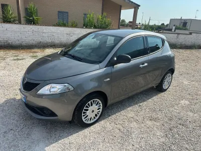 Usata Lancia Ypsilon Gold 95 CV (69 kW) 2017 Beige Utilitaria