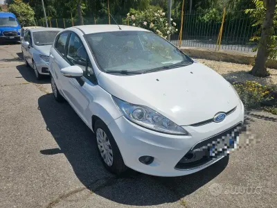Gebraucht Ford Fiesta 92 PS (67 kW) 2010 Weiß Limousine