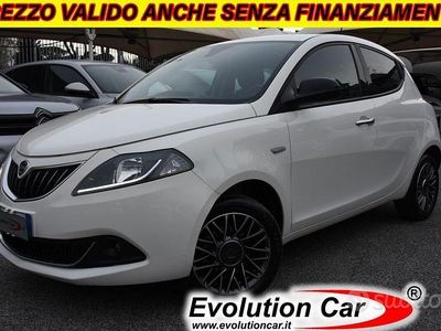 Usata Lancia Ypsilon Gold 69 CV (50 kW) 2023 Bianco pastello Utilitaria