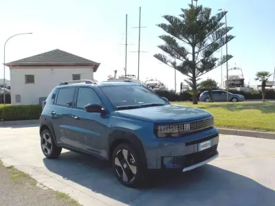 Usata Fiat Grande Panda La Prima 101 CV (74 kW) 2025 Blu lago Utilitaria