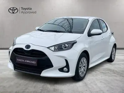 Usata Toyota Yaris Hybrid Active 92 CV (67 kW) 2022 Grigio Berlina
