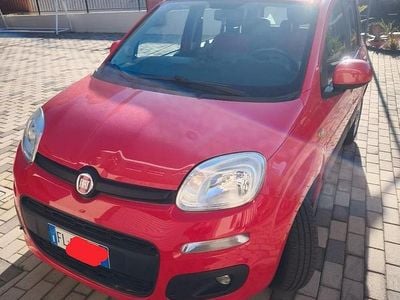 Begagnad Fiat Panda Lounge 69 HK (50 kW) 2017 Röd Halvkombi