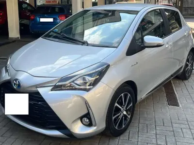 Usata Toyota Yaris Hybrid Active 73 CV (53 kW) 2019 Argento Berlina