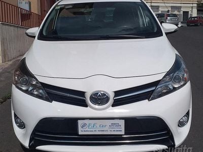 Usata Toyota Verso Style 111 CV (81 kW) 2015 Bianco Monovolume