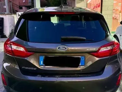 Usata Ford Fiesta 75 CV (55 kW) 2018 Grigio Utilitaria