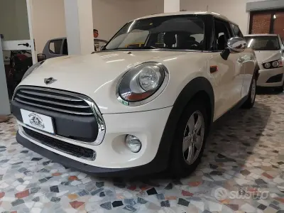 Usata Mini ONE 102 CV (75 kW) 2015 Beige Utilitaria