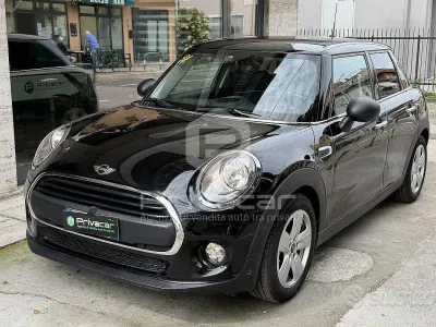 Usata Mini ONE 102 CV (75 kW) 2016 Nero Utilitaria