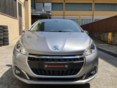 Usata Peugeot 208 Signature Sky 83 CV (61 kW) 2019 Grigio Utilitaria