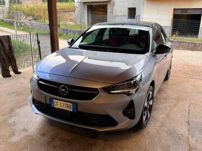 Usata Opel Corsa-e GS Line 100 kW (136 CV) 2021 Grigio Utilitaria